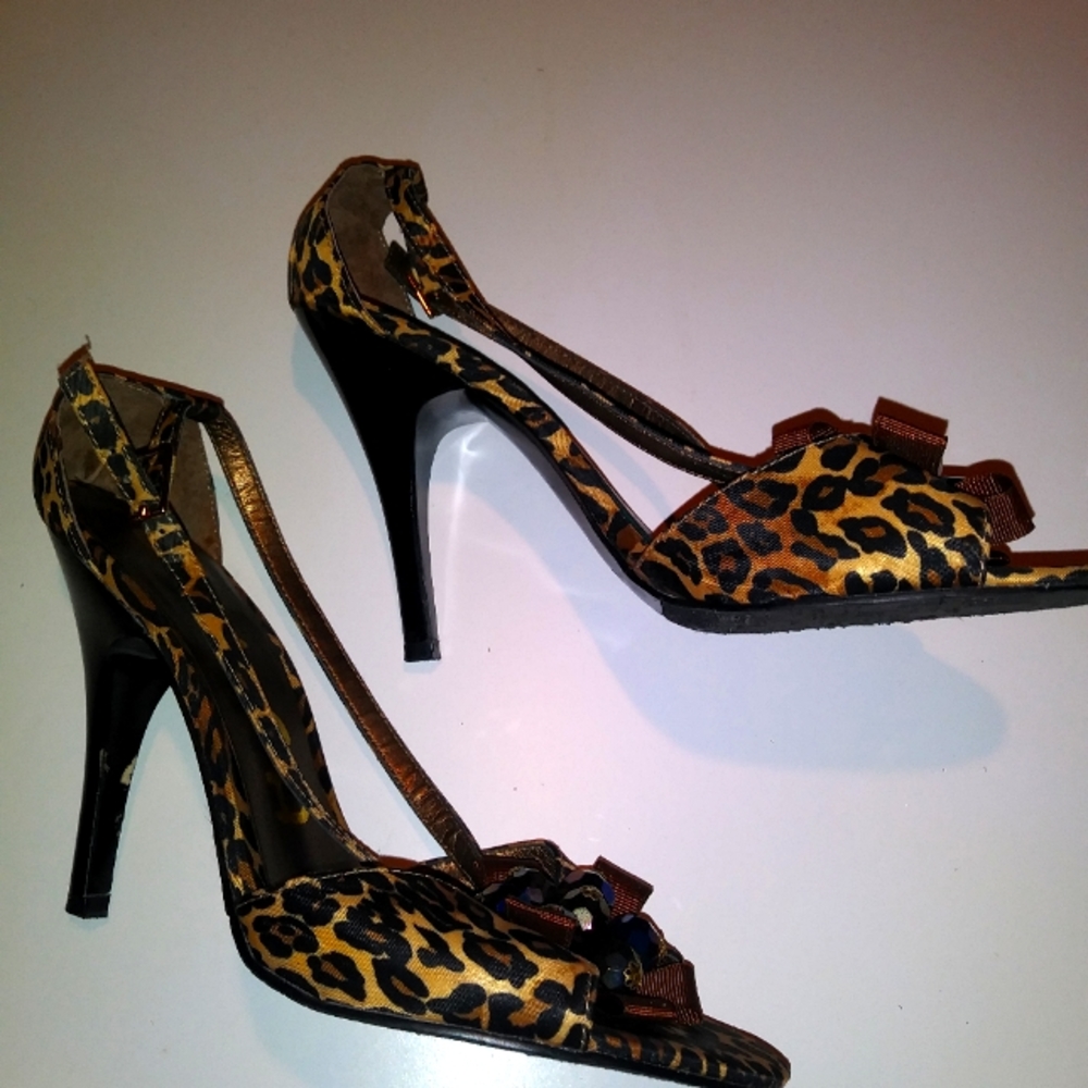 Unisa Cheetah Print Heels!  Size 6.5